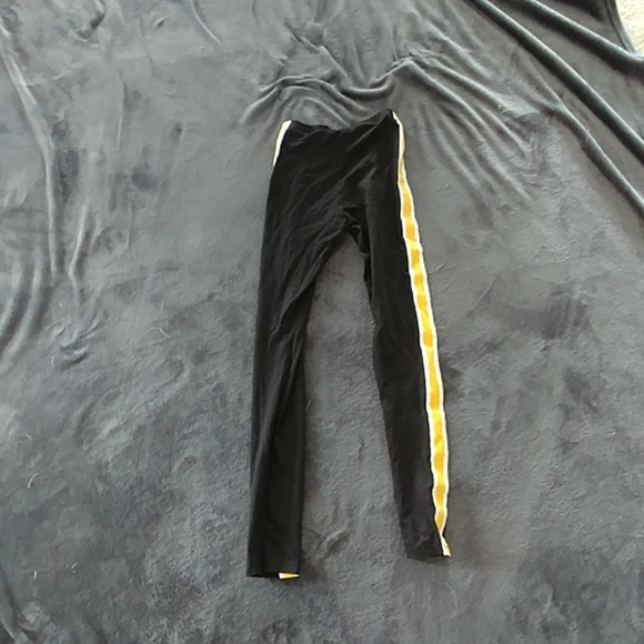 Yellow and white stirped leggings - Picture 2 of 2